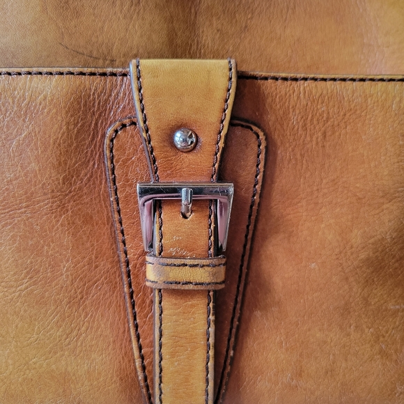Vintage Etienne Aigner leather purse. - Picture 2 of 12